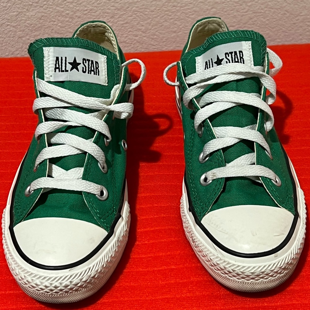 Converse Chuck Taylor All Star Low Top Green. Women Sz 6 Boys Sz4. Barely used
